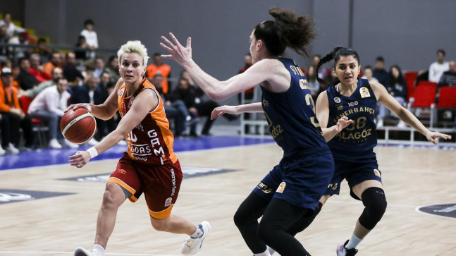 Derbide Fenerbahe, Galatasaray’ yendi