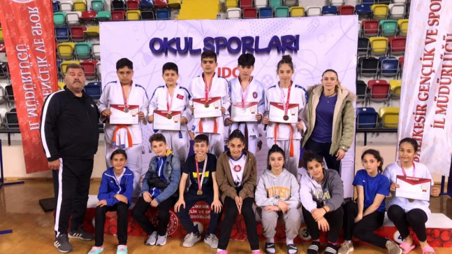 Yunusemre’nin küçüklerinden 10 madalya – Haberler