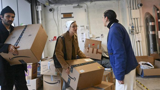 Dünyaca ünlü model Bella Hadid’den Türkiye’ye destek! New York Türkevi’ne yardım kutuları getirdi