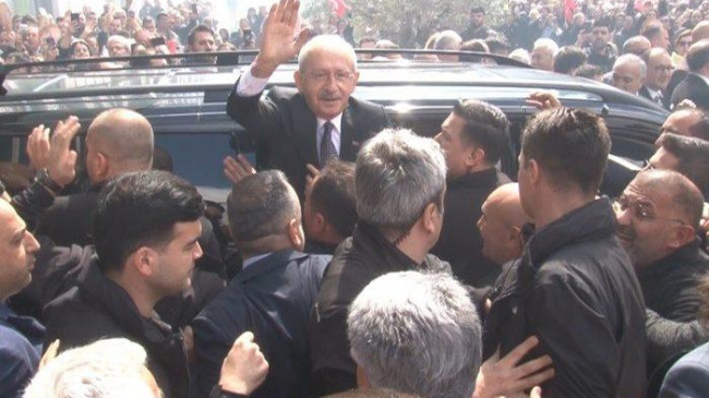 Kemal Kılıçdaroğlu’na İzmir’de miting gibi karşılama! O pankart dikkat çekti