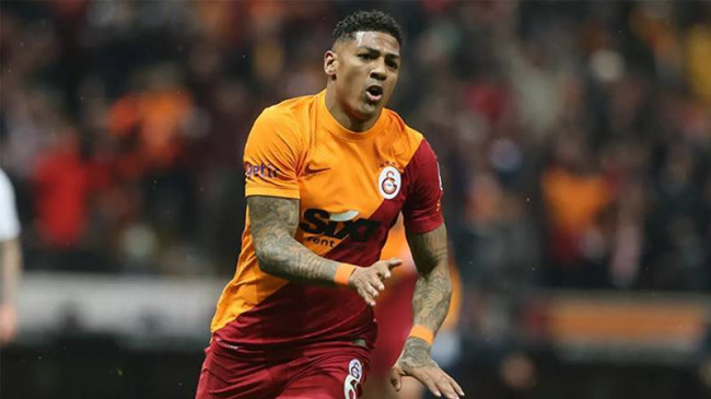 Patrick van Aanholt bir sene daha PSV’de