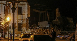 Hatay’da 6.4 büyüklüğündeki deprem nedeniyle valilik binasının bir kısmı yıkıldı