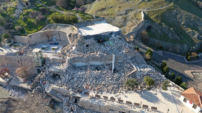 Bayezid-i Bistami Türbesi de depremde zarar gördü