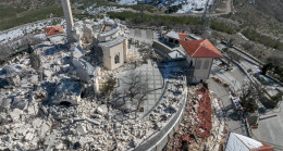 Depremde Hazreti Ukkaşe Türbesi yıkıldı