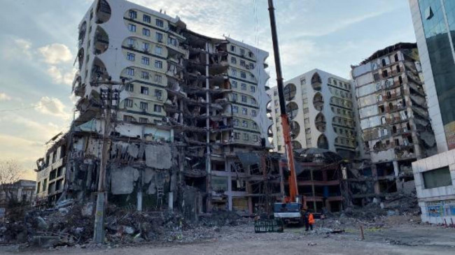 Diyarbakır’da “delillerin toplanması” için hasarlı yapıların yıkım işlemlerinin durdurulmasına karar verildi