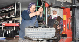Lastik tamircisi Vesile Nine çırağı olan gelinine işi devretti – Son Dakika Türkiye Haberleri