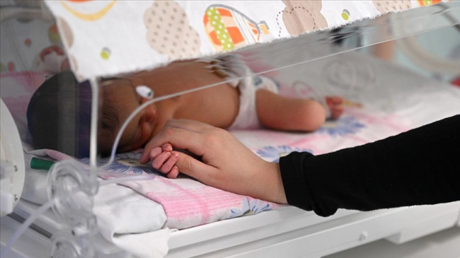 Hatay’daki sağlık çalışanları yeni doğan bebeklerle teselli buluyor