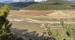Bursa’nın içme suyu kaynaklarından biri olan Nilüfer Barajı kurudu