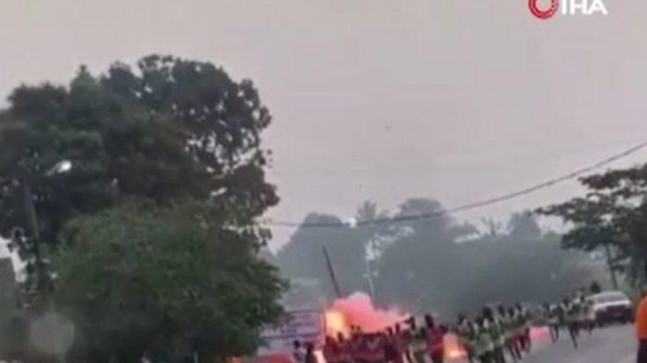 Kamerun’daki patlama anı kamerada! 600 sporcunun katıldığı dağ yürüyüşüne bombalı saldırı