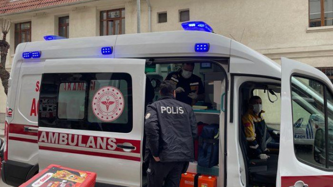 Sokak ortasında dehşet! Yolda yürürken 3 kadının bıçaklı saldırısına uğradı