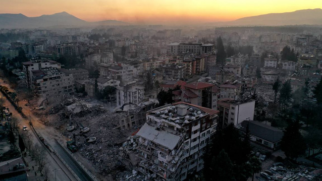 Depremin yıkıma yol açtığı 10 ildeki öğrencilerin KYK borçlarının tamamı silinmeli