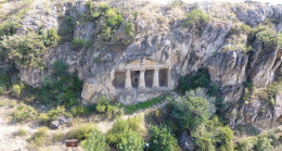 Sinop’un saklı tarihi mekanı: Boyabat Kaya Mezarları