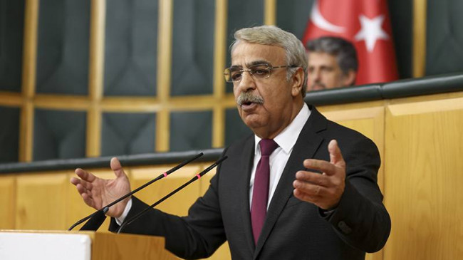 Türkiye’nin deprem gerçeğini bütün boyutlarıyla konuşmaya, sorgulamaya, hesap sormaya devam etmek zorundayız