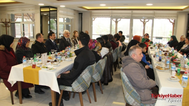 Bolu Polisevi’nde Depremzede Polis Ailelerine Yemek İkramı – Güncel