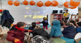 Kahramanmaraş’ta depremzede çocuklar içim sinema çadırı kuruldu