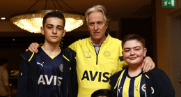 Fenerbahçe formasıyla enkaz altında kalan Kamilcan futbolcularla buluştu
