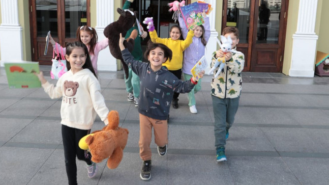 İBB Şehir Tiyatroları’ndan umuda ve kardeşliğe hediyeler