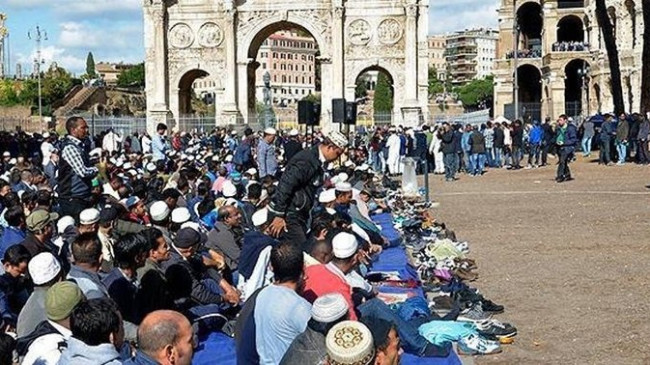 Müslüman olan İtalyanlar kendi ülkelerinde dışlanıyor! "Göçmen" ya da "potansiyel terörist" damgası