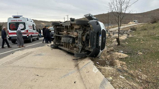 Mardin’de minibüs ve otomobil çarpıştı: 3’ü çocuk 6 yaralı