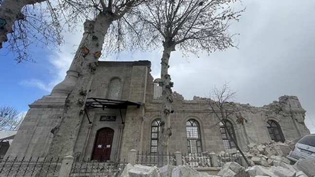 Malatya’daki Hacı Yusuf Taş Cami depremlerde tamamen yıkıldı