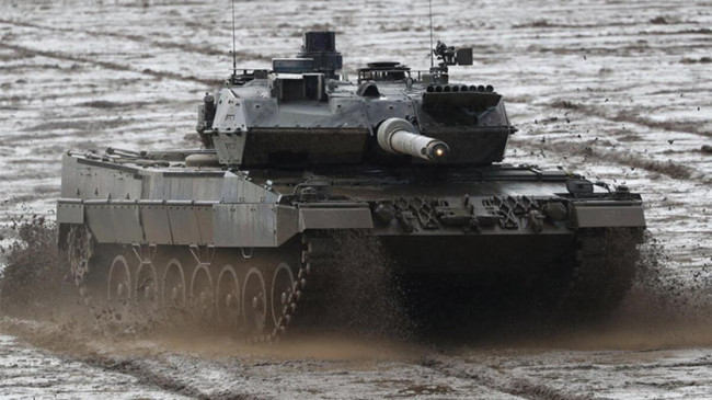 Polonya, Ukrayna’ya 10 adet Leopard tankı daha teslim etti