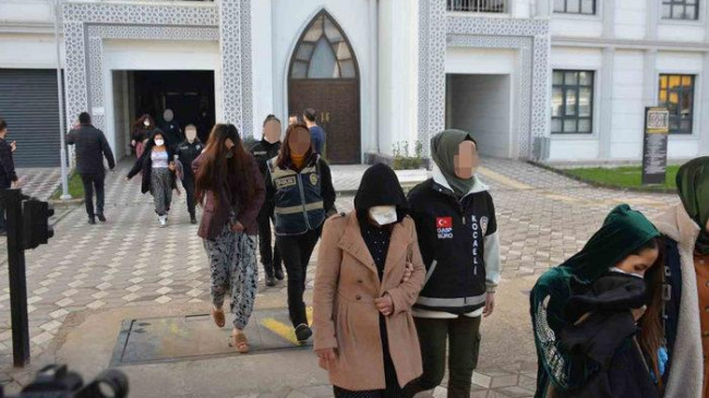 8 milyon liralık soygun yapmışlardı! ‘Altın Kızlar’ çetesine yönelik operasyonda yeni gelişme: 36 kişi tutuklandı