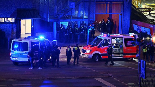 Almanya'da kiliseye silahlı saldırı: Çok sayıda ölü var