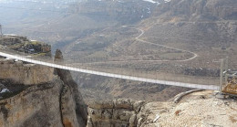 242 metre yükseklikteki cam köprü ve seyir terası depremde ayakta kaldı