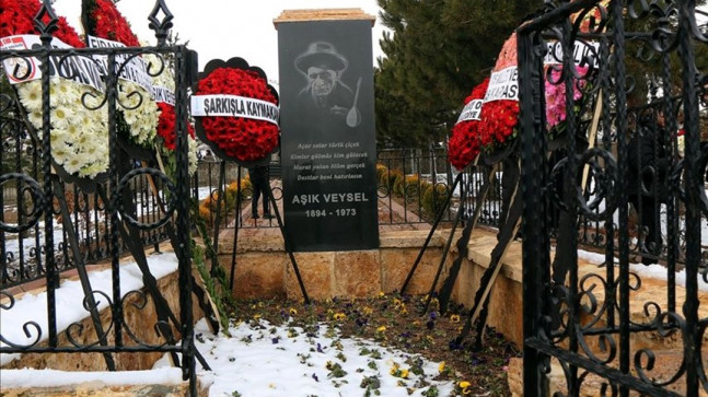 Aşık Veysel vefatının 50. yılında Sivas’ta mezarı başında anıldı