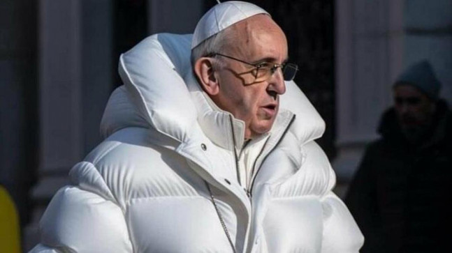 Papa Francis’in giydiği beyaz mont sosyal medyanın diline düştü