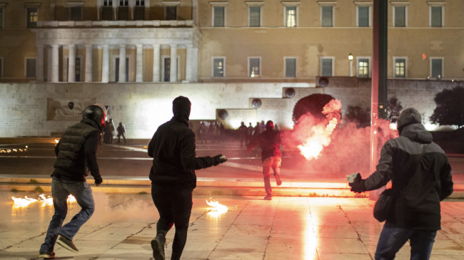 46 kişinin yaşamını yitirdiği kaza Atina’da protestolara neden oldu! 