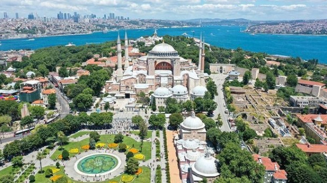 Ayasofya’da dans, Sultanahmet’te resim galerisi istediler