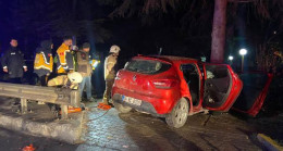 Bakırköy’de ağaca çarpan otomobilde 1 kişi öldü, 5 kişi yaralandı, silahlar bulundu