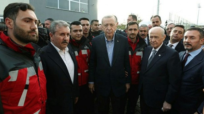 Başkan Erdoğan, Alperen Ocakları arama- kurtarma ekibiyle görüştü