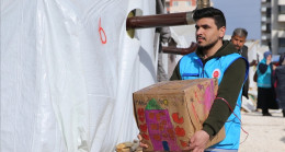 Filistinli gönüllü Adıyaman'da depremzedelere yardım ediyor