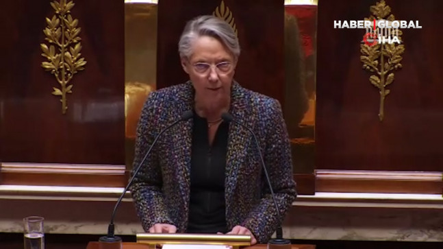 Fransa Başbakanı Borne’a ulusal marşlı protesto anı