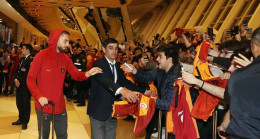 Galatasaray kafilesi, Bakü'de coşkuyla karşılandı