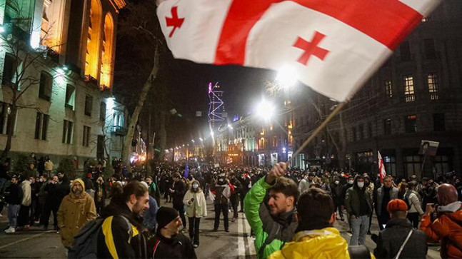 Gürcistan’da ‘yabancı ajan yasa tasarısı’ geri çekildi