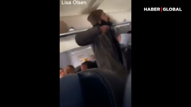 Havada dehşet anları: Acil çıkış kapısını açmaya çalıştı