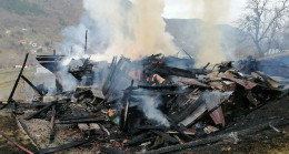 Karabük’te tek katlı ahşap ev yandı