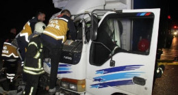 Manisa'da trafik kazası! Tıra çarpan otomobilde 1 kişi hayatını kaybetti