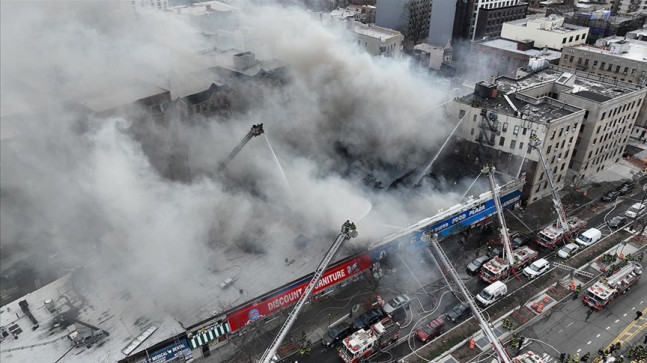 New York'ta elektrikli bisiklet bataryasından kaynaklı yangında 7 kişi yaralandı