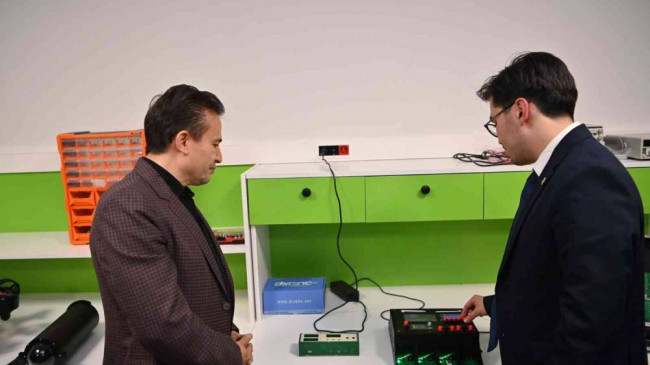 Tuzla Belediye Başkanı Dr. Şadi Yazıcı, “Biz yükseköğretimdeki bütün öğrenci arkadaşlarımıza melek yatırımcı bulmaları noktasında nasıl yardımcı oluruz düşüncesi ile start-uplarını oluşturabilecekleri TEKMER’İ açıyoruz”