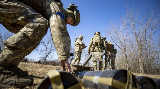 Ukrayna Zaporijya cephesinde topçu ve havan topu sistemleri konuşlandırdı! İşte dünyanın konuştuğu görüntüler