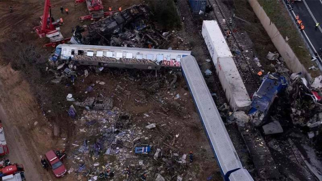 Yunanistan’da 57 kişinin öldüğü tren kazasına tepkiler sürüyor: Greve memurlar da katıldı