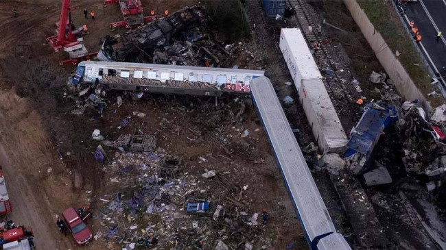 Yunanistan Başbakanı Miçotakis tren kazası nedeniyle özür diledi, Atina’da protesto düzenlendi