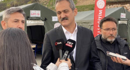 Milli Eğitim Bakanı Mahmut Özer, çadır sınıflarda incelemelerde bulundu