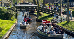 Hollanda’nın “Venedik”i Giethoorn: Araba yolu yok