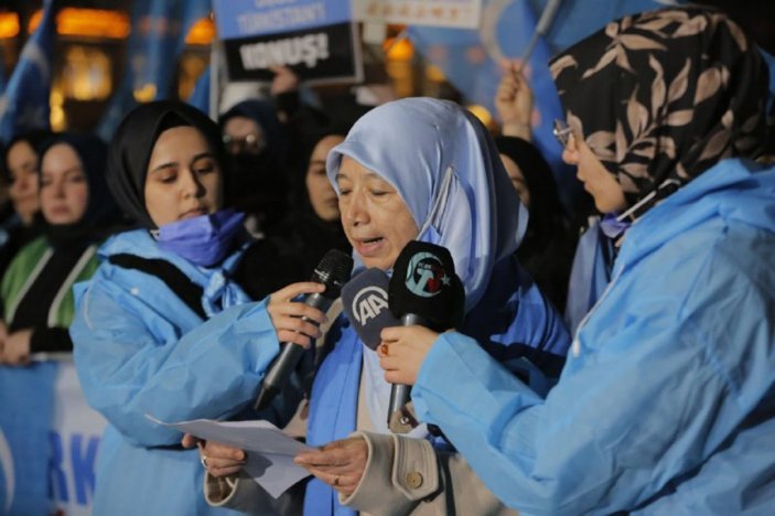 Kadınlar, 8 Mart'ta Doğu Türkistan için yürüdü
