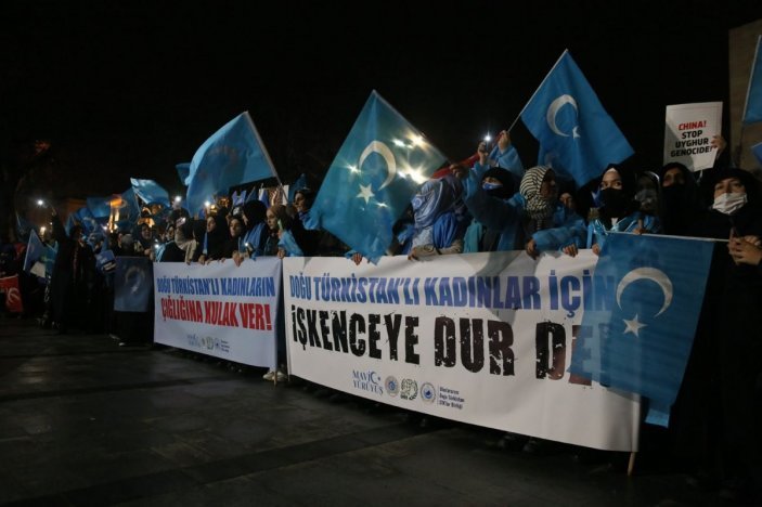 Kadınlar, 8 Mart'ta Doğu Türkistan için yürüdü